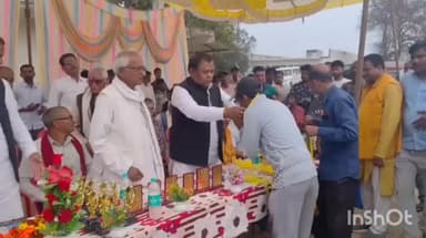 त्योंथर: सोनौरी में रंगीला क्रिकेट कप का समापन, भाजपा नेता कौशलेश तिवारी ने विजेता व उपविजेता को ट्रॉफी देकर किया सम्मानित