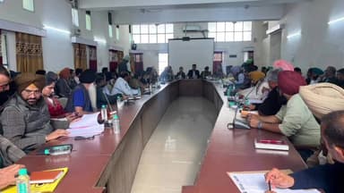 ਆਨੰਦਪੁਰ ਸਾਹਿਬ: ਹੋਲੇ ਮਹੱਲੇ ਨੂੰ ਲੈ ਕੇ ਰੂਪ ਨਗਰ ਦੇ ਡਿਪਟੀ ਕਮਿਸ਼ਨਰ ਅਦਿਤਿਆ ਡੇਚਲਵਾਲ ਵੱਲੋਂ ਵੱਖ-ਵੱਖ ਵਿਭਾਗਾਂ ਦੇ ਅਧਿਕਾਰੀਆਂ ਨਾਲ ਕੀਤੀ ਗਈ ਮੀਟਿੰਗ