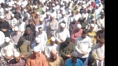 अमरोहा: अमरोहा में रमजान के पहले जुमे की नमाज के लिए मस्जिदों में उमड़ी नमाजियों की भीड़