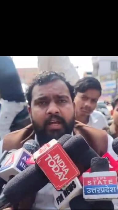 जालौन में चल रहे अवैध कोचिंग सेंटरों के खिलाफ अखिल भारतीय विद्यार्थी परिषद ने खोला मोर्चा, शहर के शहीद भगतसिंह चौराहा पर...