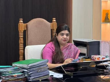 दिनांक 20 फरवरी 2026 को जिला पदाधिकारी, औरंगाबाद श्रीमती अभिलाषा शर्मा (भा०प्र०से०) द्वारा अपने कार्यालय कक्ष में सात नि...