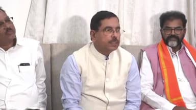 ಲಿಂಗಸೂರು: ಬಾಗಲಕೋಟೆ ಕಲ್ಲುತೂರಾಟ ಪ್ರಕರಣ: ಸರ್ಕಾರದ ವಿರುದ್ಧ ಪ್ರಹ್ಲಾದ್ ಜೋಶಿ ವಾಗ್ದಾಳಿ