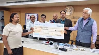 खलीलाबाद: कलेक्ट सभागार में डीएम की अध्यक्षता में युवा उद्यमियों को वितरित किए गए ₹1 करोड़ 80 लाख का लोन