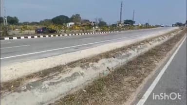 పూతలపట్టు: బెంగళూరు తిరుపతి హైవే ఇరువారం సమీపంలో కంటైనర్ బోల్తా తప్పిన ప్రమాదం