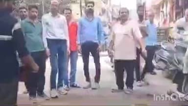 भिंड नगर: टूटी नाली और खुदी सड़क से बढ़ी परेशानी, कन्हा पैलेस के सामने खडे होकर व्यापारियों ने जताया विरोध,#JANSAMSYA