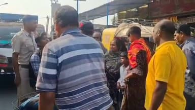 ক্যানিং ১: কুড়ি হাজার টাকার লোপাটের অভিযোগে এক যুবককে আটক করল ক্যানিং ট্রাফিক গার্ডের পুলিশ কর্মীরা