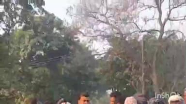 संभल: असमोली सेंधरी बस अड्डे के पास भीषण सड़क हादसा: बाइकों की आमने-सामने भिड़ंत में दो की मौत, तीन गंभीर घायल