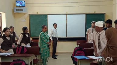 ಶ್ರೀನಿವಾಸಪುರ: ಶ್ರೀನಿವಾಸಪುರ ಪಟ್ಟಣದ ಮೌಲಾನಾ ಆಜಾದ್ ಪಬ್ಲಿಕ್ ಶಾಲೆಗೆ ಜಿಲ್ಲಾ ಅಲ್ಪಸಂಖ್ಯಾತರ ಕಲ್ಯಾಣ ಇಲಾಖೆಯ ಅಧಿಕಾರಿ ಮೈಲಾರಪ್ಪ ಭೇಟಿ