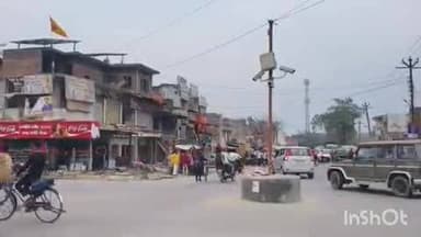 धनघटा: पब्लिक ऐप की खबर का असर, धनघटा चौराहे पर आवास विकास परिषद का बोर्ड हटाया गया