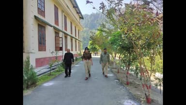 रुद्रप्रयाग: पुलिस अधीक्षक नीहारिका तोमर ने परखी जिला न्यायालय की सुरक्षा, दिए 'जीरो नैग्लीजेंस' के निर्देश