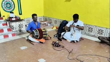 அருப்புக்கோட்டை: திருச்சுழியில் சுமார் 300 ஆண்டுகள் பழமை வாய்ந்த அருள்மிகு ஸ்ரீ மாரியம்மன் கோவில் மாசி திருவிழா கொடி ஏற்றத்துடன் தொடக்கம்