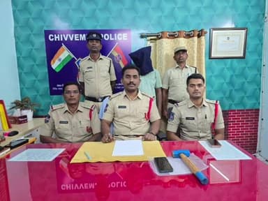 చివ్వెంల: యువతిపై హత్యాయత్నం కేసును చేదనా, నిందితుడు రిమాండ్కు తరలింపు: సీఐ రాజశేఖర్, ఎస్సై మహేష్