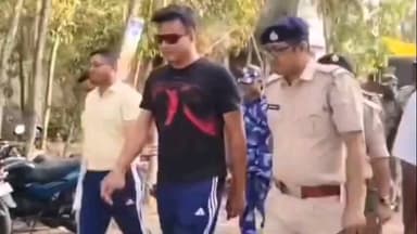 পটাশপুর ২: মঙ্গলপুরে জেলা পুলিশের সঙ্গে এলাকার অধিবাসীবৃন্দের মধ্যে প্রীতিপূর্ণ ক্রিকেট খেলার আয়োজন উপস্থিত জেলা SP