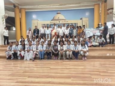 પેટલાદ: દંતાલી રોડ ઉપર આવેલ કોલેજના વિદ્યાર્થીઓ વિધાનસભાની મુલાકાતે, રાજ્યકક્ષાના મંત્રી કમલેશભાઈને મળ્યા