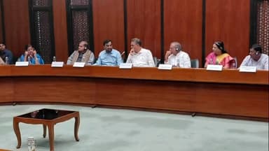 नागौर: उद्योग संबंधी स्थाई समिति की बैठक में नागौर सांसद हनुमान बेनीवाल हुए शामिल