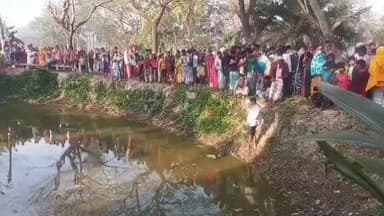 বাসন্তী: পুকুর থেকে এক ব্যক্তির মৃতদেহ উদ্ধার করল, আজ ময়নাতদন্তে পাঠিয়েছে বাসন্তী থানা পুলিশ।