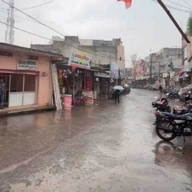 झारडा: गांव झारडा में मौसम बदलने से शुक्रवार को तेज हवा के साथ जमकर बारिश हुई