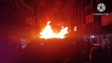 রঘুনাথপুর ১: পুরুলিয়ার রঘুনাথপুর শহরে ভয়াবহ অগ্নিকাণ্ড, ঘটনাস্থলে দমকলের একাধিক ইঞ্জিন