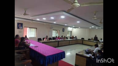 மேட்டுப்பாளையம்: காரமடை அரங்கநாதர் கோவில் தேர்த்திருவிழாவை ஒட்டி நகராட்சியின் அவசரக் கூட்டம் நடைபெற்றது