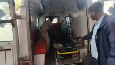 गुमला: अनियंत्रित बाइक सवार गड्ढे में गिरकर घायल, सदर अस्पताल में भर्ती