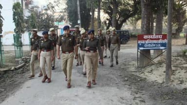 पीलीभीत: पुलिस लाइन परिसर में परेड का निरीक्षण पुलिस अधीक्षक ने किया, तमाम कार्यालयों की भी की जांच