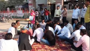 सरदारशहर: गांव छोटी सवाई के पास मिला व्यक्ति का शव, राजकीय उपजिला अस्पताल के आगे मुआवजे की मांग को लेकर धरना शुरू किया