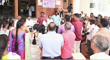 திருவண்ணாமலை: உலகத் தாய்மொழி நாள் தினத்தை முன்னிட்டு உலக தாய்மொழி நாள் உறுதிமொழியை அரசு பணியாளர்கள் கலெக்டர் தலைமையில் ஏற்றுக்கொண்டனர்