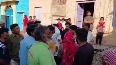 मूंडवा: मूंडवा में बिजली के स्मार्ट मीटर लगाने के विरोध में मोहल्लेवासी एकत्रित हुए