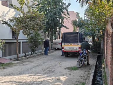 पीलीभीत: सुनगढ़ी थाना क्षेत्र की एक कॉलोनी में पंजाब पुलिस ने मुकदमे के संबंध में किया वेरीफिकेशन