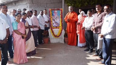 ಚಿತ್ರದುರ್ಗ: ನಗರದ ಮುರುಘಾ ಮಠದಲ್ಲಿ ಸಂತ ಕವಿ ಸರ್ವಜ್ಞ ಜಯಂತಿ