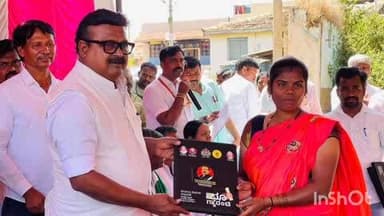 ಹಾವೇರಿ: ತಾಲೂಕಿನ ಹಿಲದಹಳ್ಳಿ ಹಾಗೂ ಹರನಗಿರಿ ಗ್ರಾಮದಲ್ಲಿ ಫಲಾನುಭವಿಗಳಿಗೆ ಹಕ್ಕುಪತ್ರ ವಿತರಿಸಿದ ಶಾಸಕ ಪ್ರಕಾಶ ಕೋಳಿವಾಡ