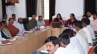 छपारा: छपारा जनपद सभा कक्ष में कलेक्टर शीतल पतले ने ग्रामीण विकास योजनाओं की समीक्षा की