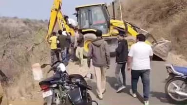 नीमच नगर: नीमच में टेंपो दुर्घटना, ड्राइवर ने खुद को बचाया