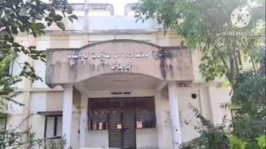 మధిర: బోనకల్లులో ఎస్సీ గురుకుల హాస్టల్లో విద్యార్థిని, హాస్టల్ భవనం పైనుంచి దూకి ఆత్మహత్యాయత్నం