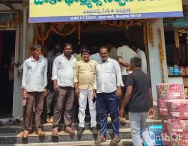 నవాబ్పేట: యూరియాను అధిక ధరలకు అమ్ముతున్న ఫర్టిలైజర్ షాప్ లపై చర్యలు తీసుకోవాలి : సిపిఎం జిల్లా కార్యదర్శి మహిపాల్
