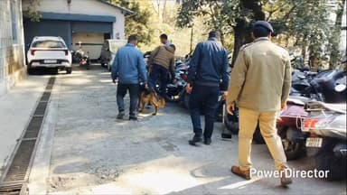 नैनीताल: बीडीएस डॉग स्क्वाड समेत पुलिस टीमों ने उच्च न्यायालय उत्तराखंड नैनीताल परिसर में चलाया सघन चैकिंग अभियान