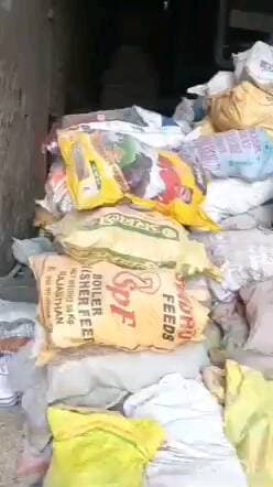 तिजारा: भिवाड़ी में कृषि ग्रेड यूरिया के उपयोग की शिकायत पर एकाक्ष पॉलीमर में निरीक्षण, 195 कट्टे ज़ब्त