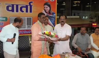 मेदिनीनगर (डालटनगंज): बिहार के मंत्री प्रमोद कुमार चंद्रवंशी ने मेदिनीनगर में अरुणा शंकर के लिए ताकत झोंकी, समाज के साथ की बैठक