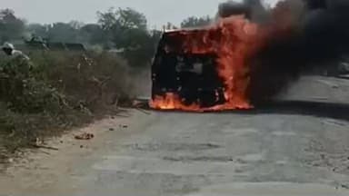 सोनपेठ: विटा गावाजवळ कारने घेतला अचानक पेट सुदैवाने चार जण बचावले