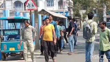 হিলি: হিলি সহ জেলার বিভিন্ন থানার অস্থায়ী হোমগার্ডদের স্থায়ী কাজের দাবিতে পুলিশ সুপারকে স্মারকলিপি প্রদান