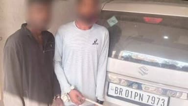 मशरक: एनएच 227ए राम जानकी पथ पर मशरक मलमलिया रोड पर वैगनआर में लदी शराब बरामद, दो गिरफ्तार