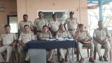 ದಾಂಡೇಲಿ: ನಗರ ಠಾಣೆಯಲ್ಲಿ ಪೊಲೀಸ್ ಉಪ ವಿಭಾಗದಲ್ಲಿ ಕಳವು ಪ್ರಕರಣಗಳಿಗೆ ಸಂಬಂಧಿಸಿ ವಶಪಡಿಸಿಕೊಂಡಿರುವ ವಿವಿಧ ಸ್ವತ್ತುಗಳ ಹಸ್ತಾಂತರ