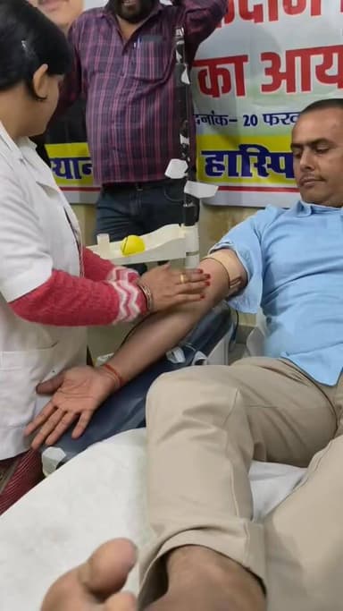 घोसी के पूर्व सांसद अतुल राय के जन्म दिन पर सैकड़ो समर्थक व चाहने वालो ने किया ब्लड डोनेट......