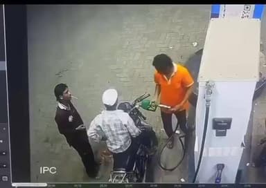 पेट्रोल पंप पर सिगरेट पीने से मना किया तो पास खड़े व्यक्ति ने लाइटर से पंप के नोजल पाइप में आग लगा दी ।।
“आजकल कुछ लोग ...