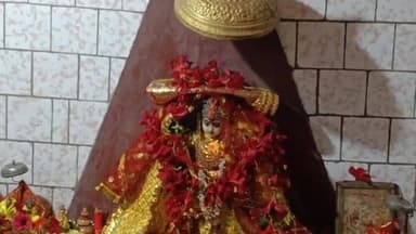 रंका: रंका गढ़ देवी मंदिर का स्थापना दिवस धूमधाम से मनाया गया, मंदिर परिसर फूलों से सजा