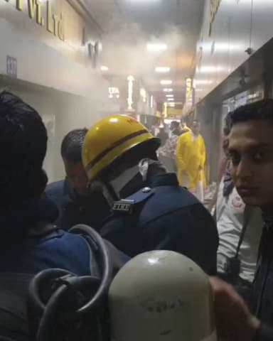 રીંગરોડની મિલેનિયમ ટુ માર્કેટમાં લાગેલી આગના પગલે નાસભાગ, ચાર મથકોની ગાડીઓ સહિતના કાફલાએ આગ પર મેળવ્યો કાબુ