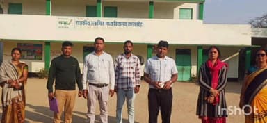 जयनगर: बीडीओ गौतम कुमार व बीपीओ राधा सिंह ने शुक्रवार को पीएम श्री उत्क्रमित मध्य विद्यालय डंडाडीह का निरीक्षण किया