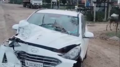 अन्ता: नेशनल हाईवे-27 पर अंता और पलायथा के बीच एक सड़क दुर्घटना में बाइक सवार बाल-बाल बचा