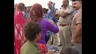 കോഴിക്കോട്: കോഴിക്കോട് ബീച്ചിൽ ഇതര സംസ്ഥാന തൊഴിലാളികളും കച്ചവടക്കാരൻ തമ്മിൽ സംഘർഷം