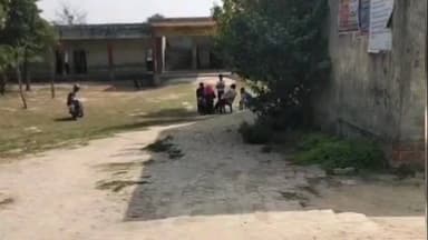 पटियाली: गंजडुंडवारा क्षेत्र के अनमोल इंटर कॉलेज में हाइस्कूल के छात्र को फीस जमा होने के बावजूद नहीं दिया प्रवेश पत्र